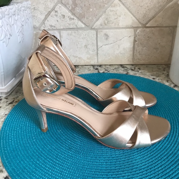 Stunning Antonio Melani Gold Ankle Strap Sandals - Picture 1 of 12